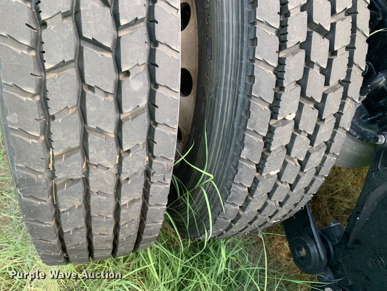 image for item EJ2881 2020 Kenworth  T880 semi truck