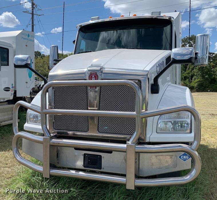 image for item EJ2882 2020 Kenworth  T880 semi truck