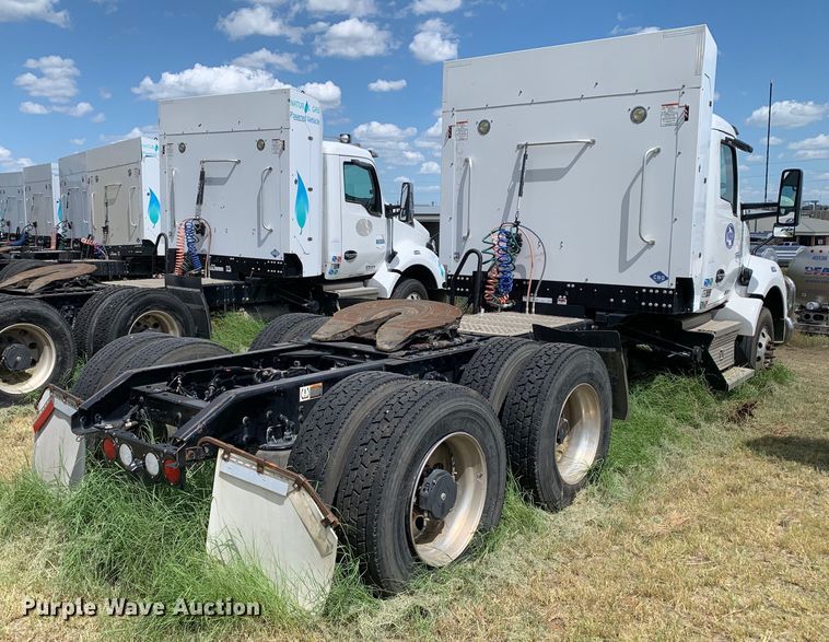 image for item EJ2882 2020 Kenworth  T880 semi truck