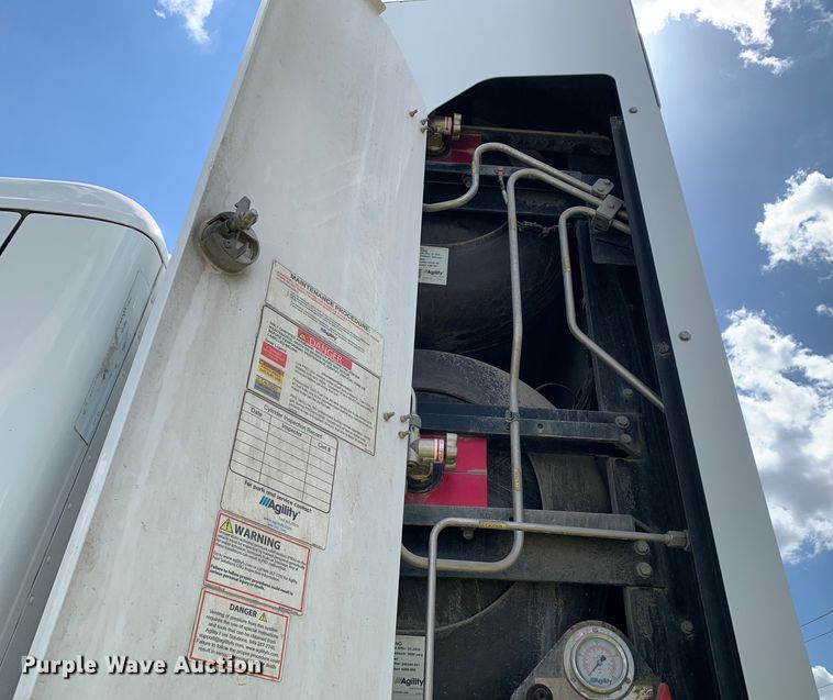 image for item EJ2882 2020 Kenworth  T880 semi truck