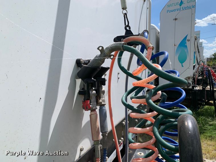 image for item EJ2882 2020 Kenworth  T880 semi truck