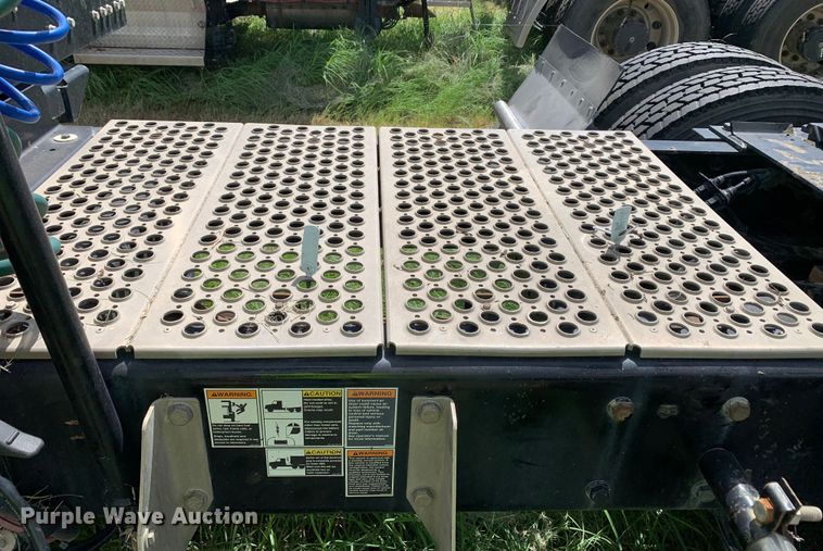 image for item EJ2882 2020 Kenworth  T880 semi truck