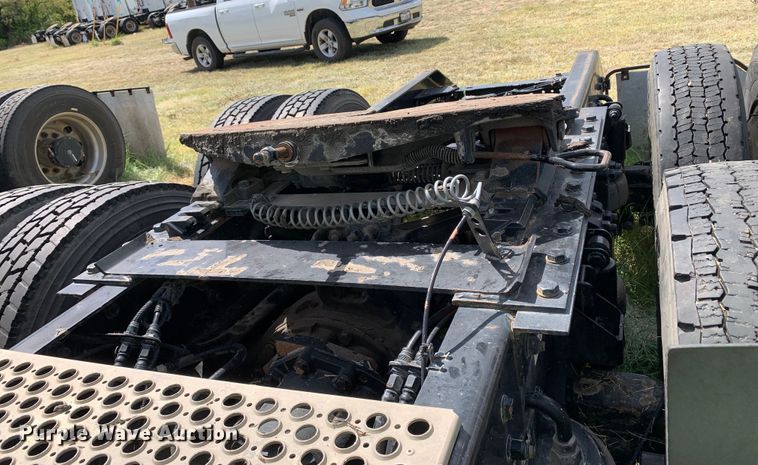 image for item EJ2882 2020 Kenworth  T880 semi truck