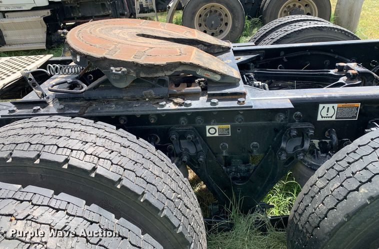 image for item EJ2882 2020 Kenworth  T880 semi truck