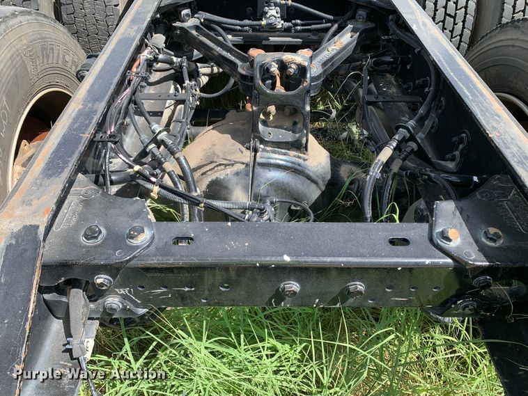 image for item EJ2882 2020 Kenworth  T880 semi truck