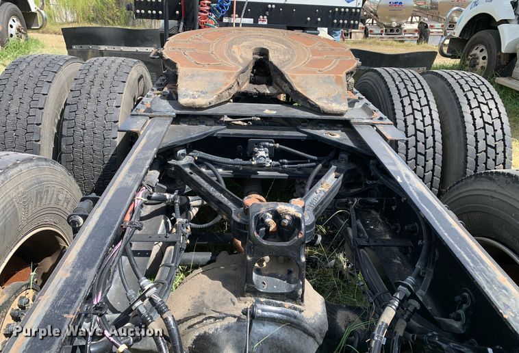 image for item EJ2882 2020 Kenworth  T880 semi truck