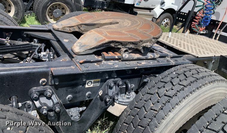 image for item EJ2882 2020 Kenworth  T880 semi truck