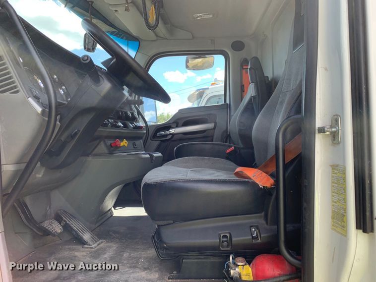 image for item EJ2882 2020 Kenworth  T880 semi truck