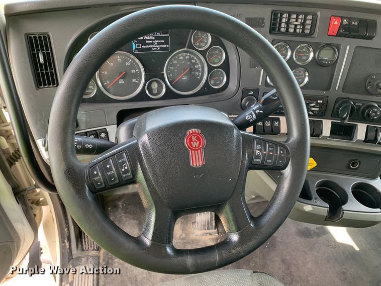 image for item EJ2882 2020 Kenworth  T880 semi truck