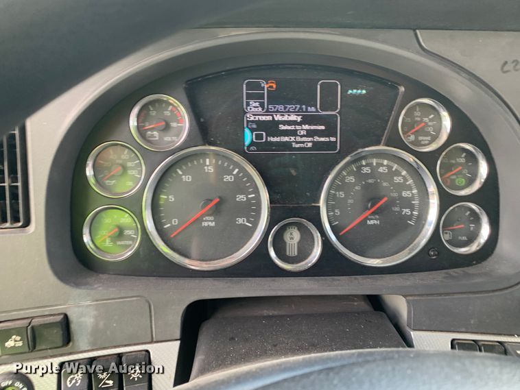 image for item EJ2882 2020 Kenworth  T880 semi truck