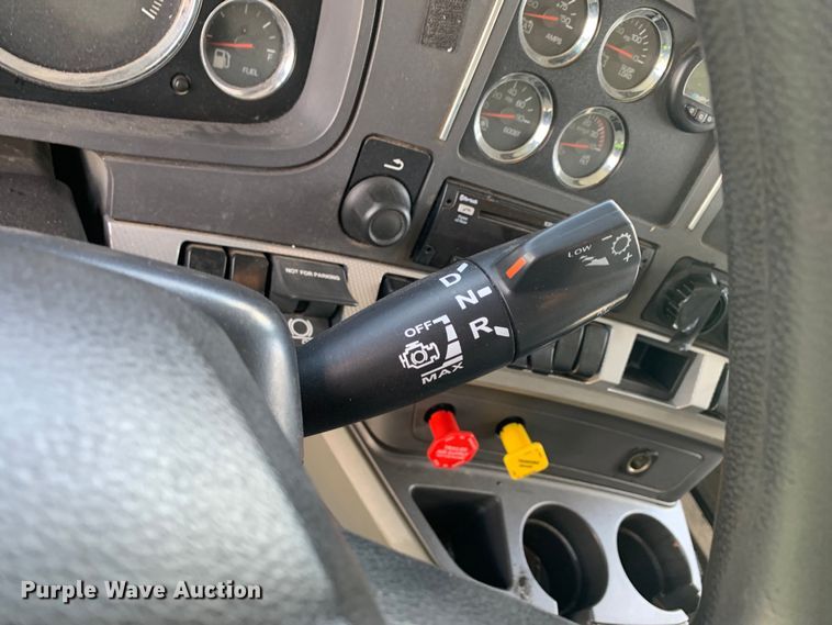 image for item EJ2882 2020 Kenworth  T880 semi truck