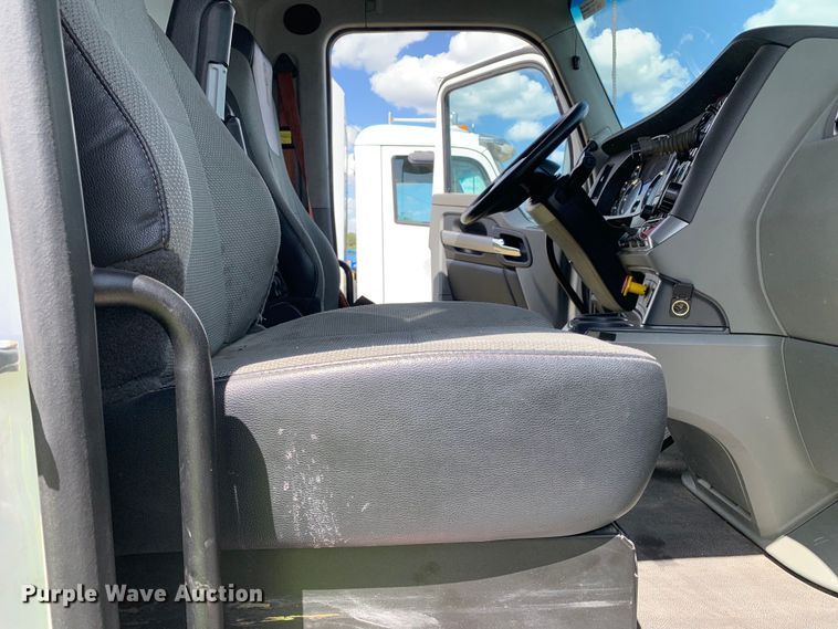 image for item EJ2882 2020 Kenworth  T880 semi truck