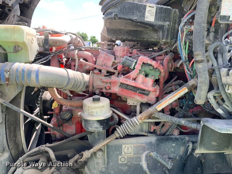 image for item EJ2882 2020 Kenworth  T880 semi truck