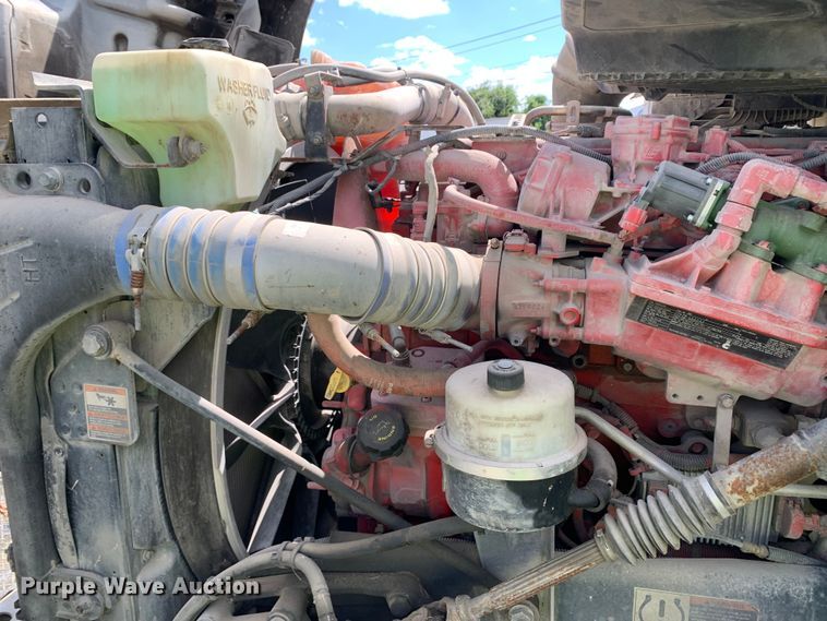 image for item EJ2882 2020 Kenworth  T880 semi truck