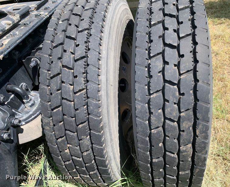 image for item EJ2882 2020 Kenworth  T880 semi truck