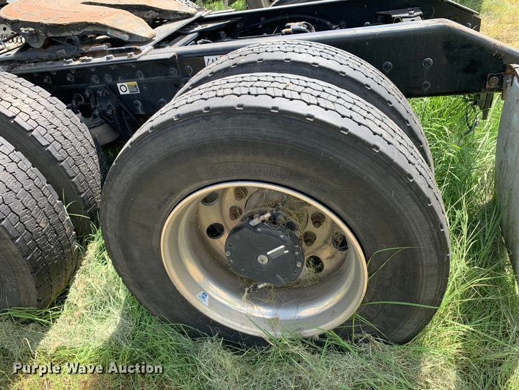 image for item EJ2882 2020 Kenworth  T880 semi truck