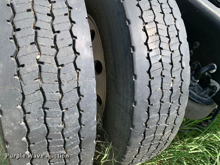 image for item EJ2882 2020 Kenworth  T880 semi truck