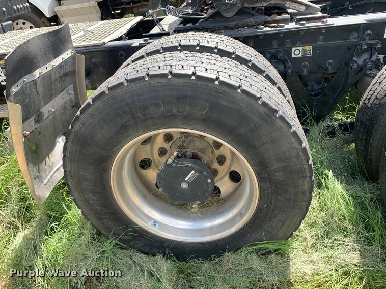 image for item EJ2882 2020 Kenworth  T880 semi truck