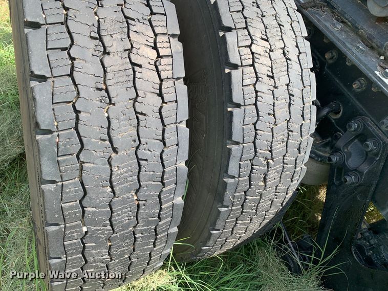 image for item EJ2882 2020 Kenworth  T880 semi truck