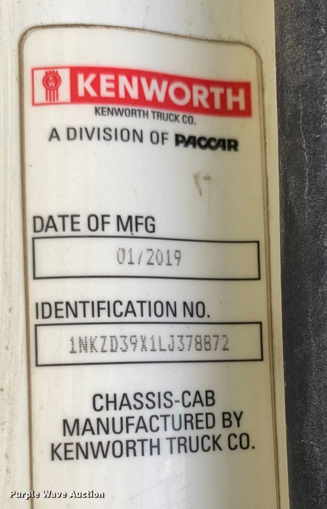 image for item EJ2882 2020 Kenworth  T880 semi truck