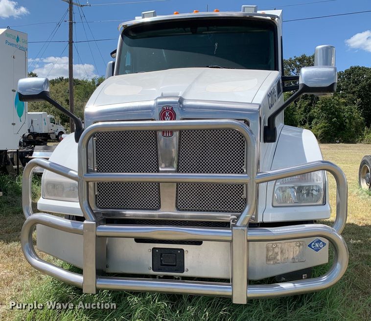 image for item EJ2883 2020 Kenworth  T880 semi truck