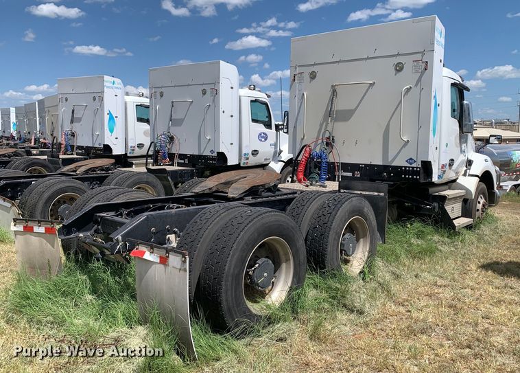 image for item EJ2883 2020 Kenworth  T880 semi truck