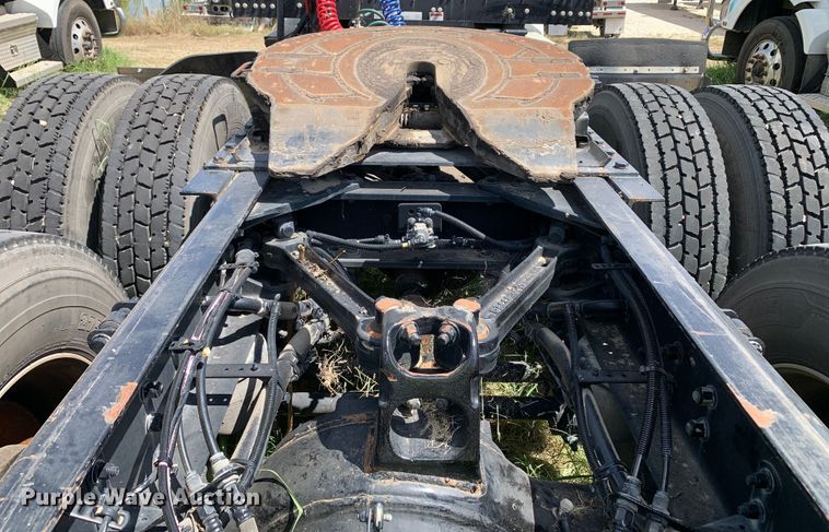 image for item EJ2883 2020 Kenworth  T880 semi truck