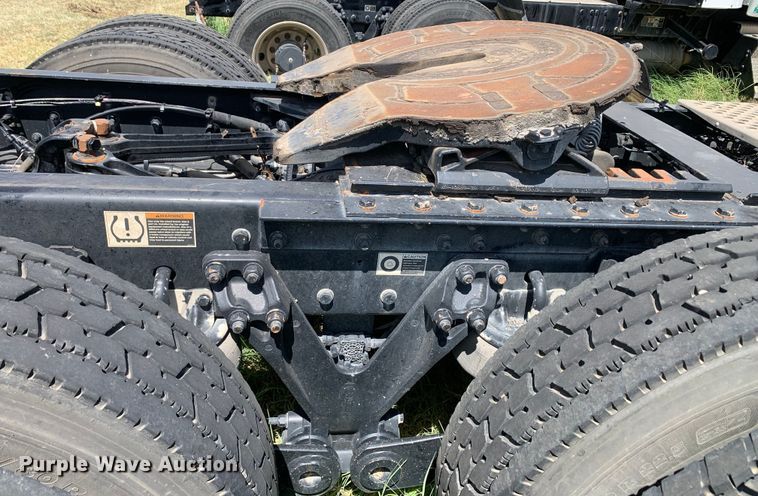 image for item EJ2883 2020 Kenworth  T880 semi truck