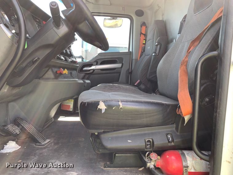 image for item EJ2883 2020 Kenworth  T880 semi truck