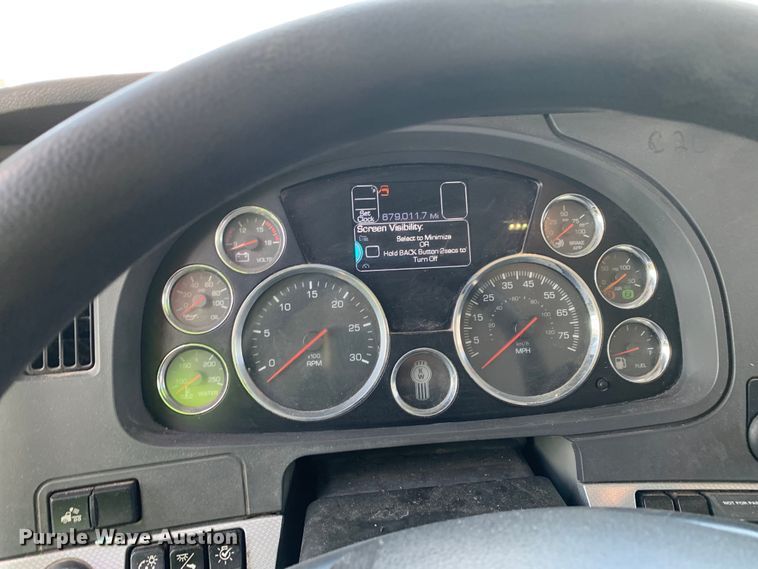 image for item EJ2883 2020 Kenworth  T880 semi truck