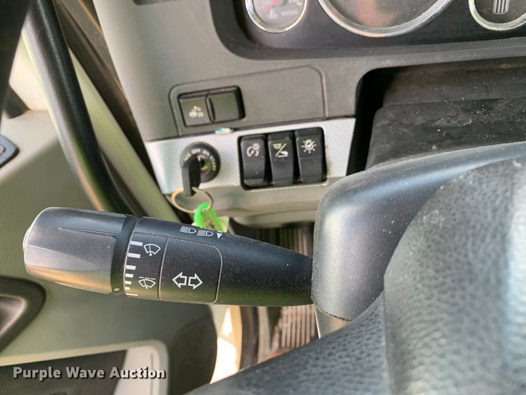 image for item EJ2883 2020 Kenworth  T880 semi truck