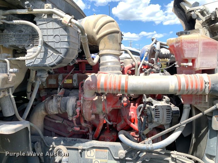 image for item EJ2883 2020 Kenworth  T880 semi truck