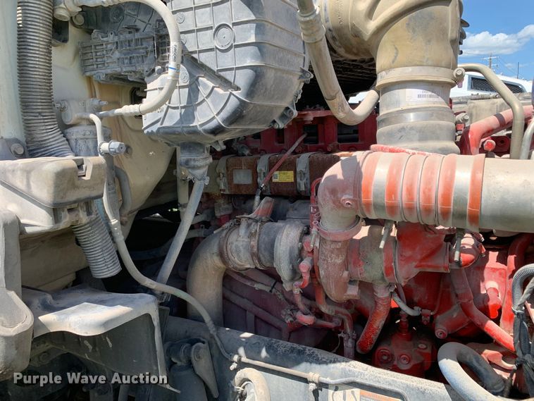 image for item EJ2883 2020 Kenworth  T880 semi truck