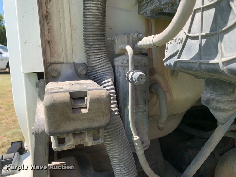 image for item EJ2883 2020 Kenworth  T880 semi truck