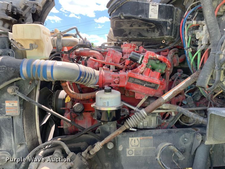 image for item EJ2883 2020 Kenworth  T880 semi truck