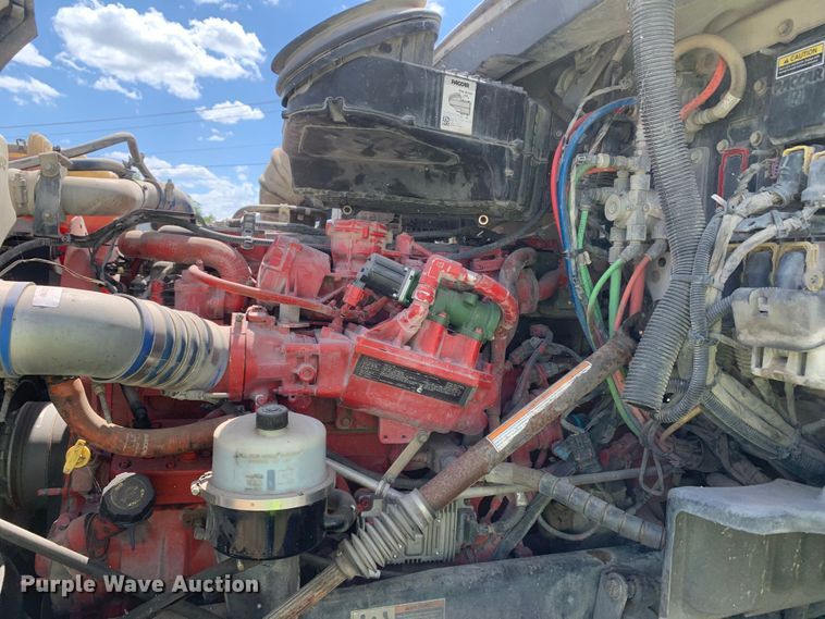 image for item EJ2883 2020 Kenworth  T880 semi truck