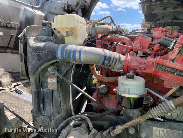 image for item EJ2883 2020 Kenworth  T880 semi truck