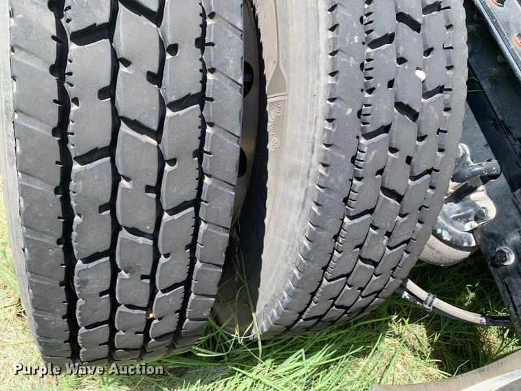 image for item EJ2883 2020 Kenworth  T880 semi truck