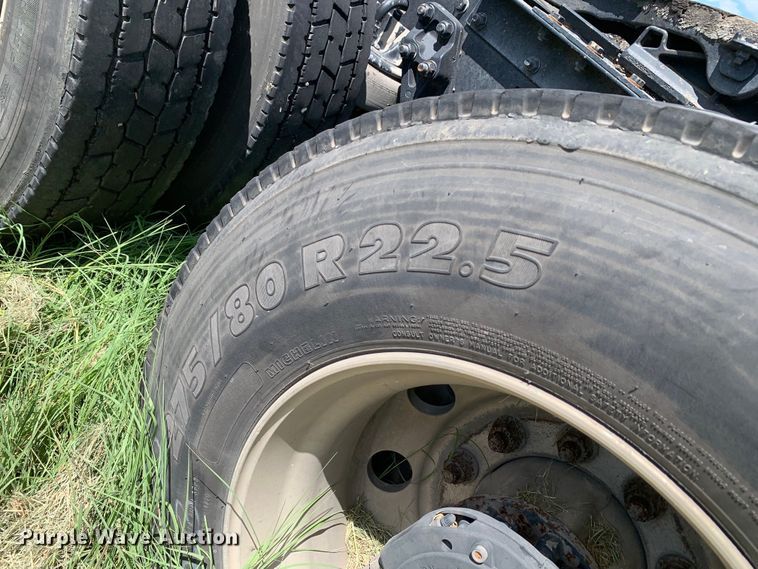 image for item EJ2883 2020 Kenworth  T880 semi truck