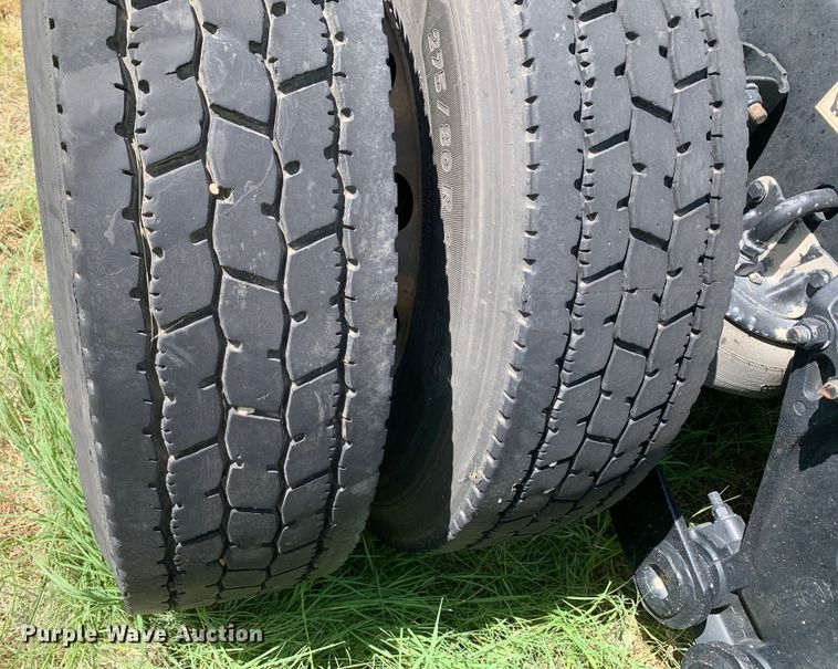 image for item EJ2883 2020 Kenworth  T880 semi truck