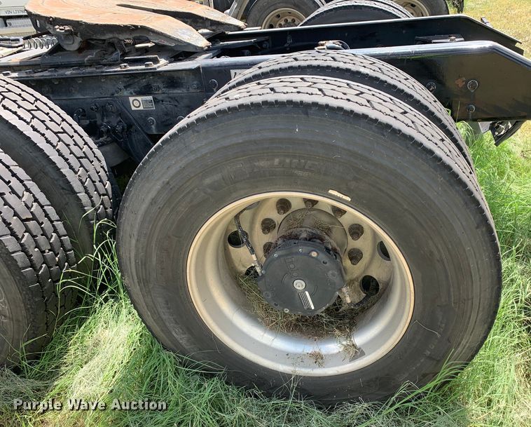 image for item EJ2883 2020 Kenworth  T880 semi truck