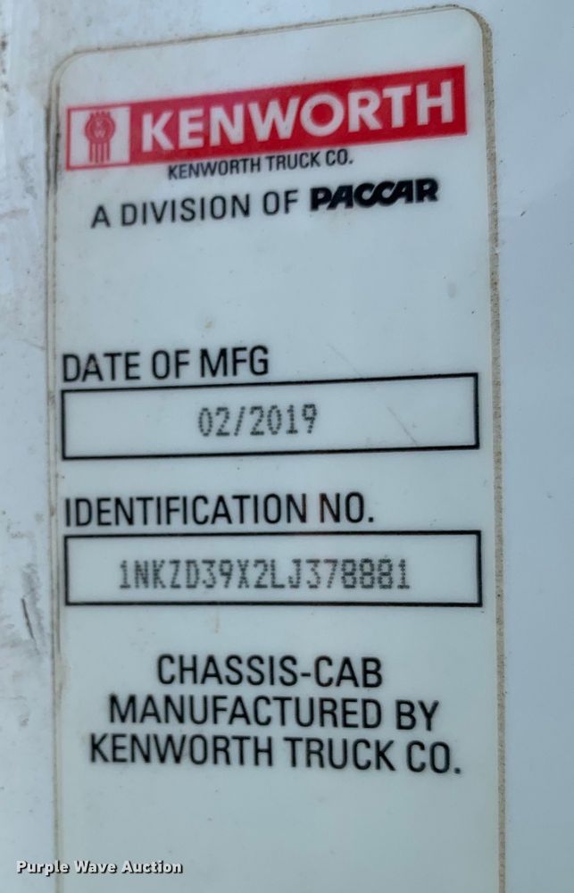 image for item EJ2883 2020 Kenworth  T880 semi truck