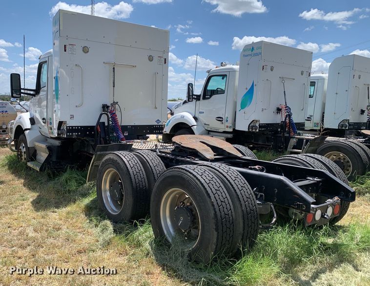 image for item EJ2884 2020 Kenworth  T880 semi truck