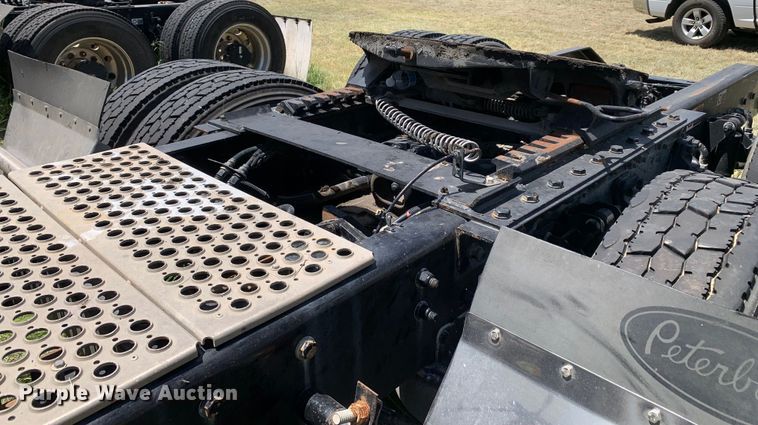 image for item EJ2884 2020 Kenworth  T880 semi truck