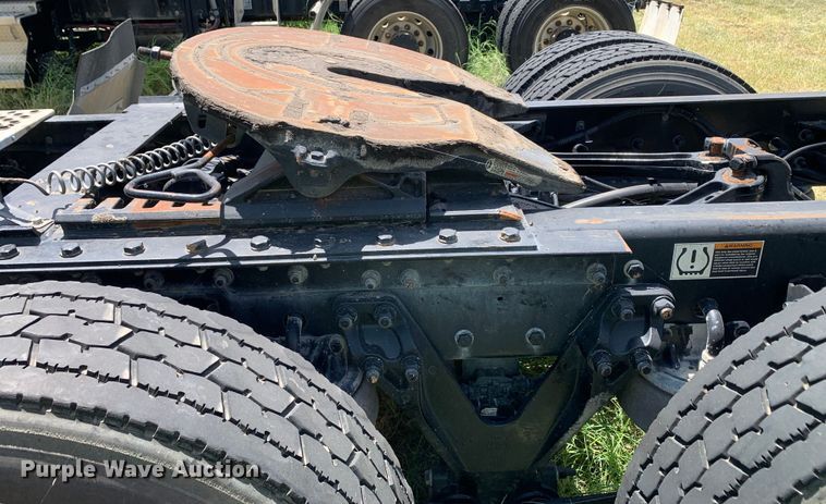 image for item EJ2884 2020 Kenworth  T880 semi truck