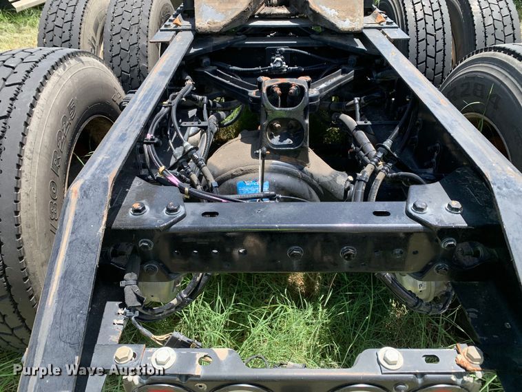 image for item EJ2884 2020 Kenworth  T880 semi truck