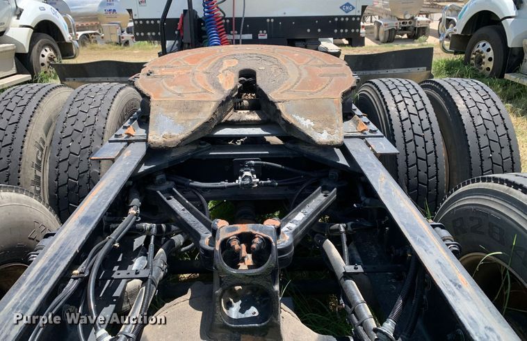 image for item EJ2884 2020 Kenworth  T880 semi truck