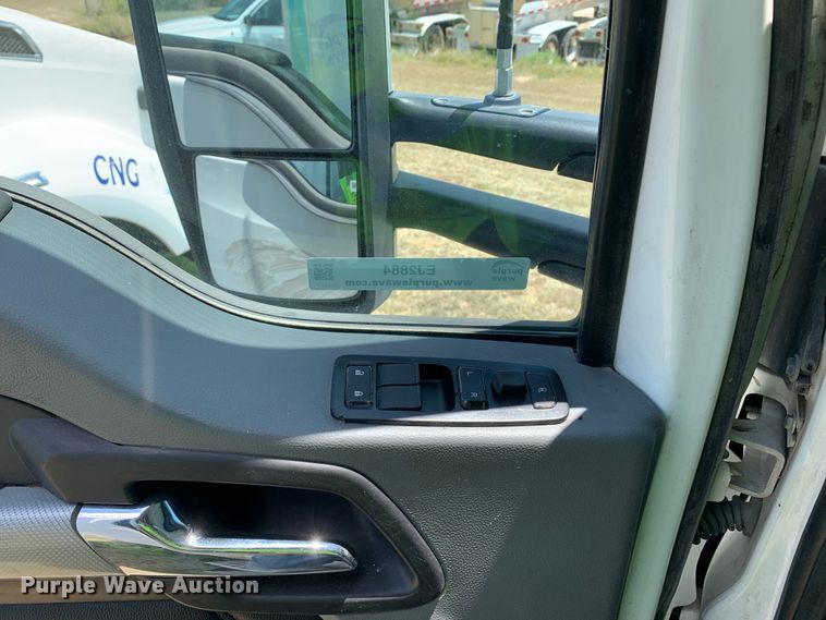 image for item EJ2884 2020 Kenworth  T880 semi truck