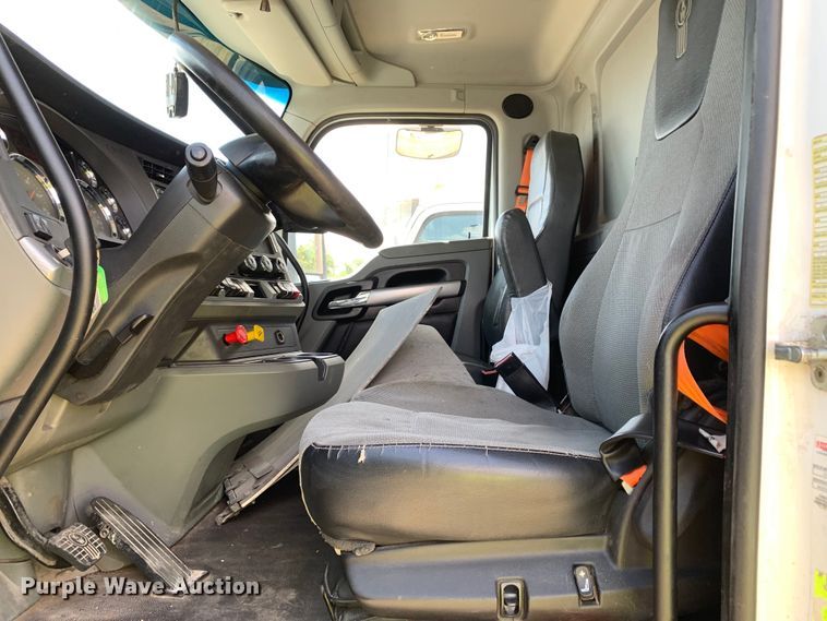 image for item EJ2884 2020 Kenworth  T880 semi truck