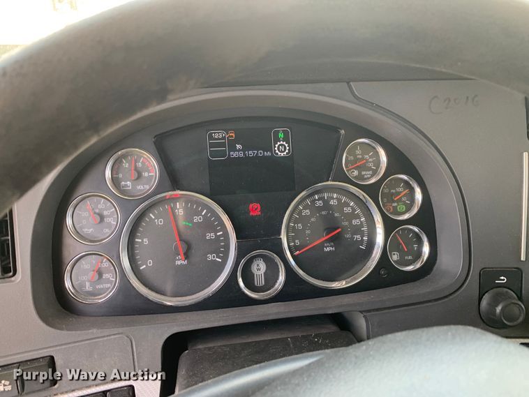 image for item EJ2884 2020 Kenworth  T880 semi truck